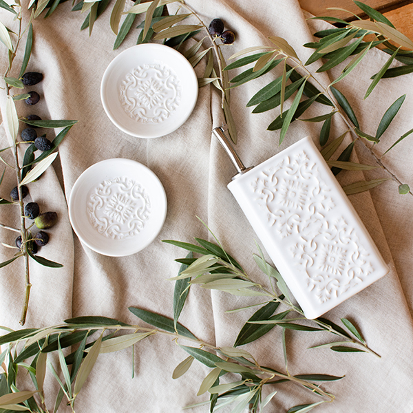 Galheteiro 500ml e Tigelas de Azeite "Azulejo" em Cerâmica- cor branco 9 Galheteiro 500ml e tigelas de azeite “azulejo” em cerâmica- cor branco - image 9