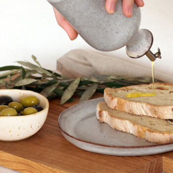 Galheteiro cinza em cerâmica