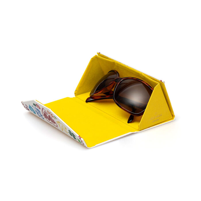 Alternative view of Eyeglass Case NAMORADOS